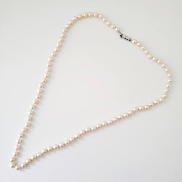 Faux Pearl Necklace - Picture 1 of 3